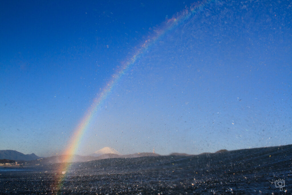 富士山にかかる虹の写真