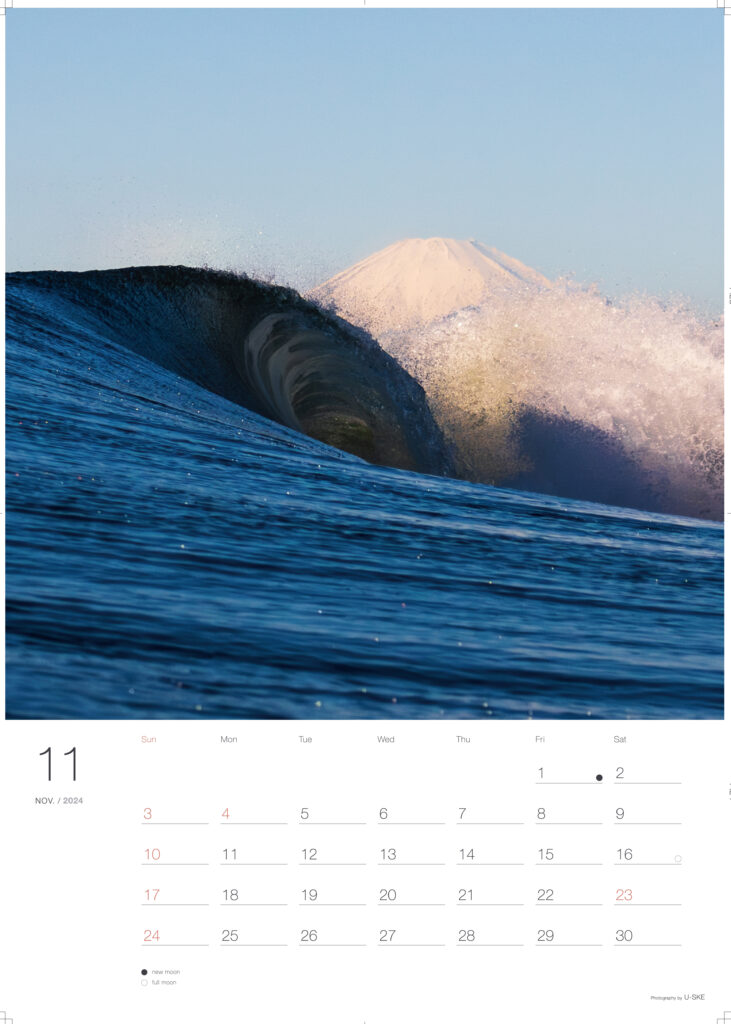 2023年度版フォトグラファーU-SKEカレンダー11月、波と富士山の写真