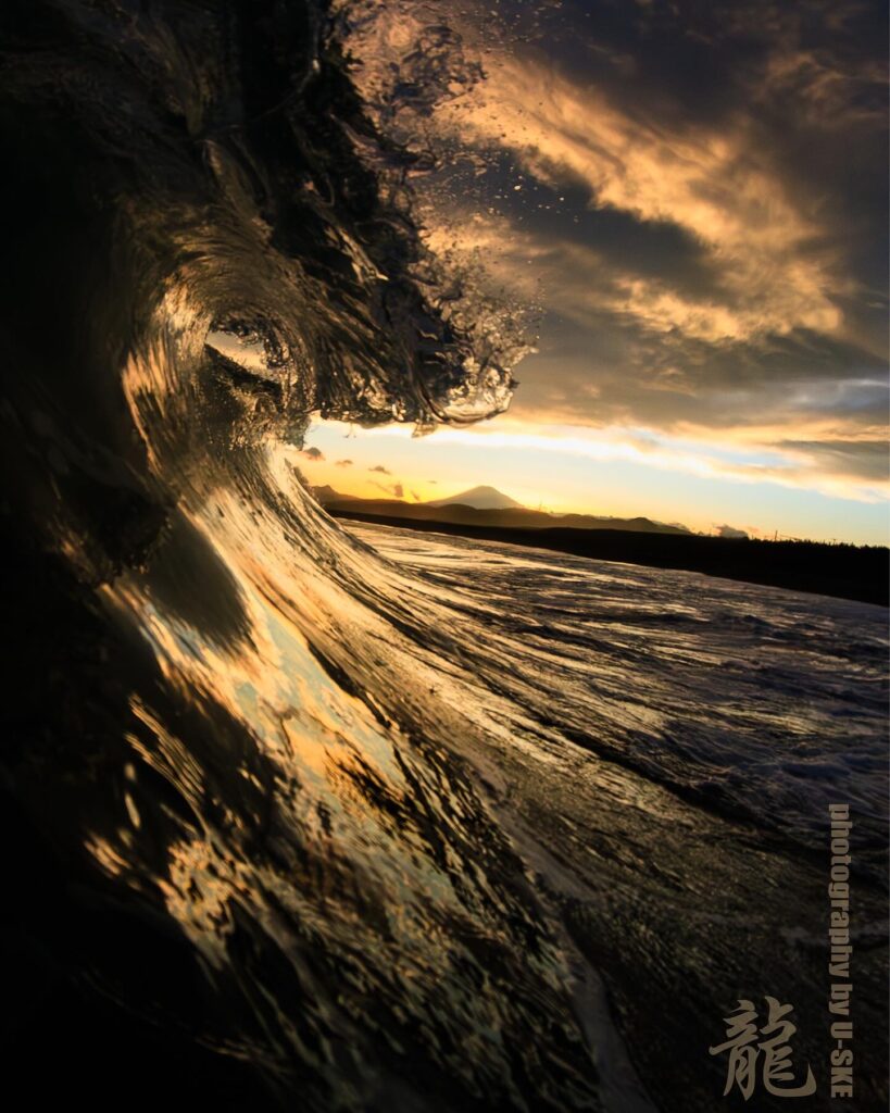 波が龍となった写真、フォトグラファーu-ske　